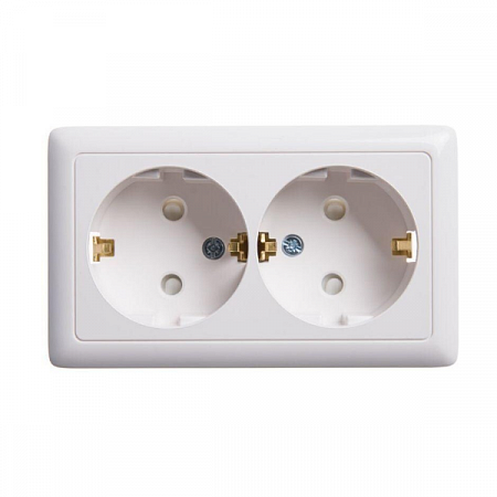 Розетка 2-м ОП Хит 16А IP20 с заземл. защ. шторки бел.  на сайте Стройсервис
