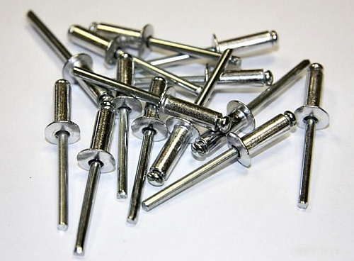 Заклепка вытяжная алюм./сталь 3,2х8 RAL 6005 (1000 шт.) на сайте Стройсервис
