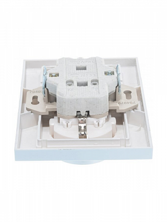 Розетка 2-м СП Бриллиант 16А IP20  с заземл. защ. шторки серебр. 7949797 UNIVersal